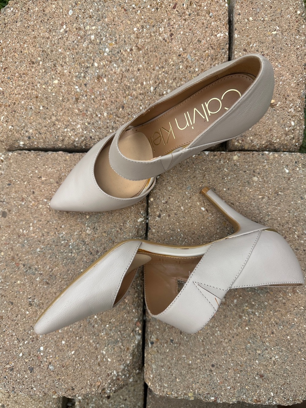 Calvin Klein Women's Ginostra Pointed Toe Pump Desert Sand High Heel size 8